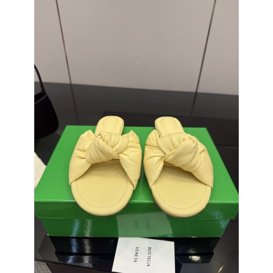 BV Slippers Shoes Best Quality
Women 35-42
