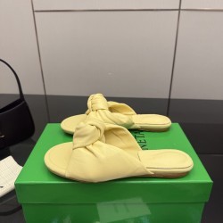 BV Slippers Shoes Best Quality
Women 35-42
