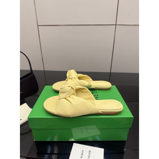 BV Slippers Shoes Best Quality
Women 35-42
