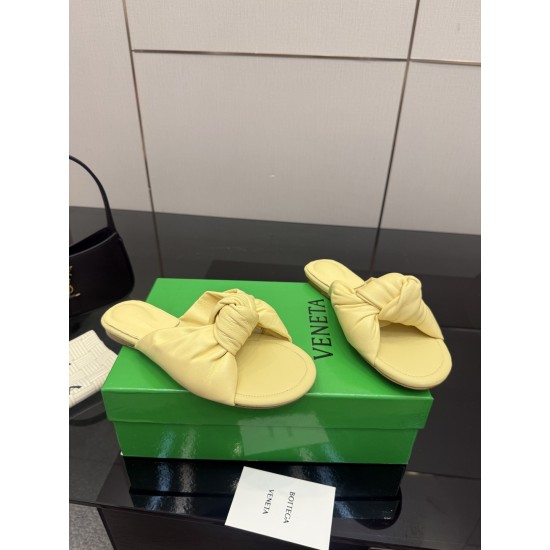 BV Slippers Shoes Best Quality
Women 35-42
