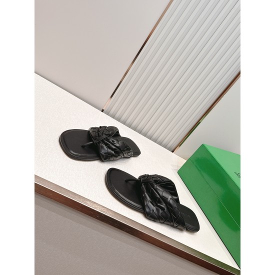 BV Slippers Shoes Best Quality
Women 35-42
