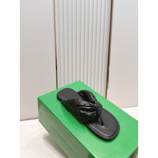 BV Slippers Shoes Best Quality
Women 35-42
