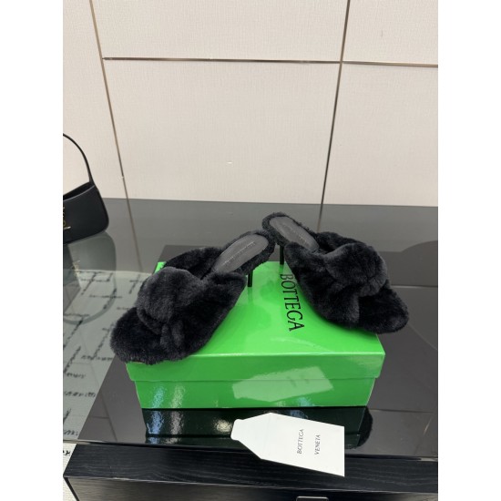 BV Slippers Shoes Best Quality
Women 35-42
