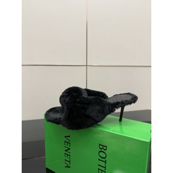 BV Slippers Shoes Best Quality
Women 35-42
