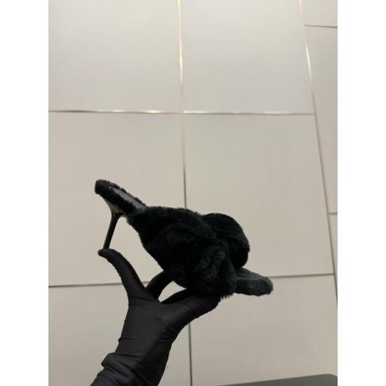 BV Slippers Shoes Best Quality
Women 35-42
