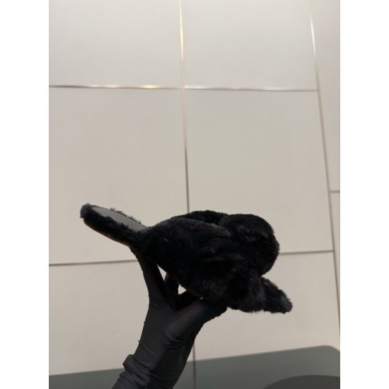 BV Slippers Shoes Best Quality
Women 35-42
