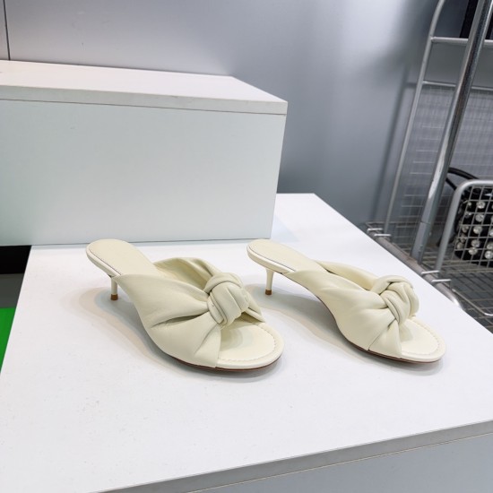 BV Slippers Shoes Best Quality
Women 35-42
