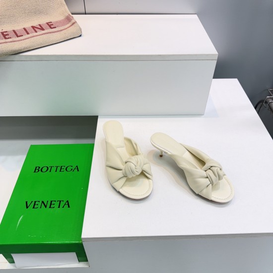 BV Slippers Shoes Best Quality
Women 35-42
