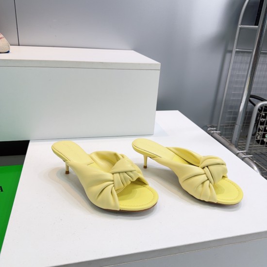 BV Slippers Shoes Best Quality
Women 35-42
