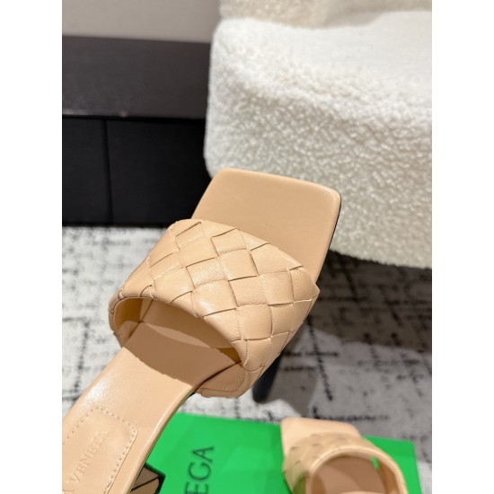 BV Slippers Shoes Best Quality
Women 35-42
