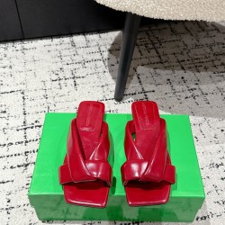 BV Slippers Shoes Best Quality
Women 35-42
