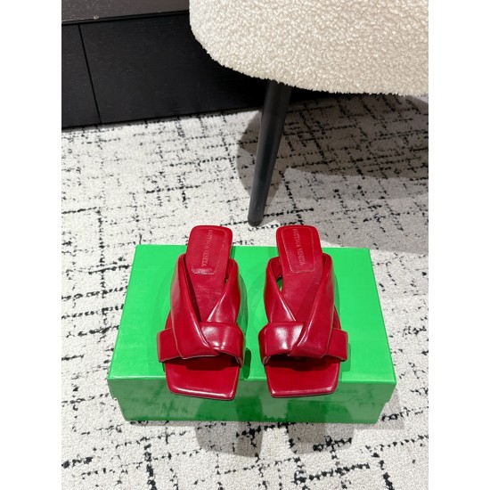 BV Slippers Shoes Best Quality
Women 35-42
