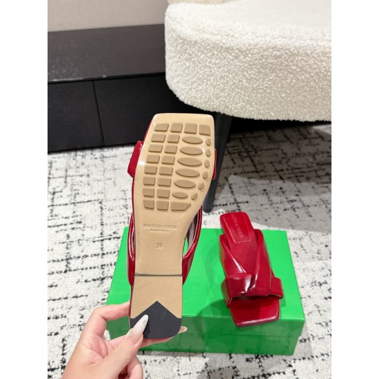 BV Slippers Shoes Best Quality
Women 35-42
