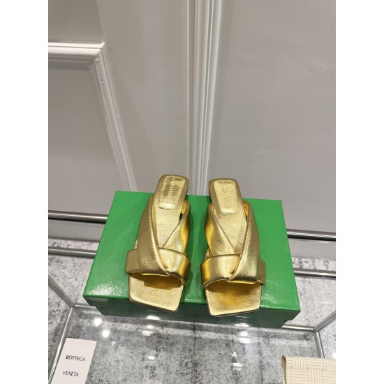 BV Slippers Shoes Best Quality
Women 35-42
