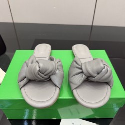 BV Slippers Shoes Best Quality
Women 35-42
