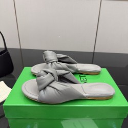 BV Slippers Shoes Best Quality
Women 35-42
