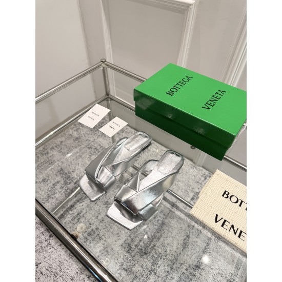 BV Slippers Shoes Best Quality
Women 35-42
