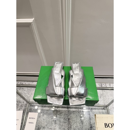 BV Slippers Shoes Best Quality
Women 35-42

