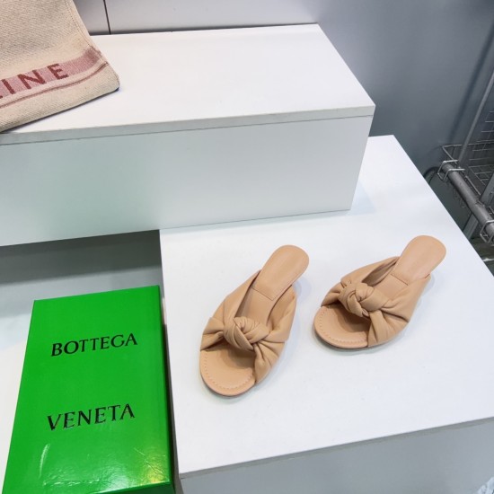 BV Slippers Shoes Best Quality
Women 35-42
