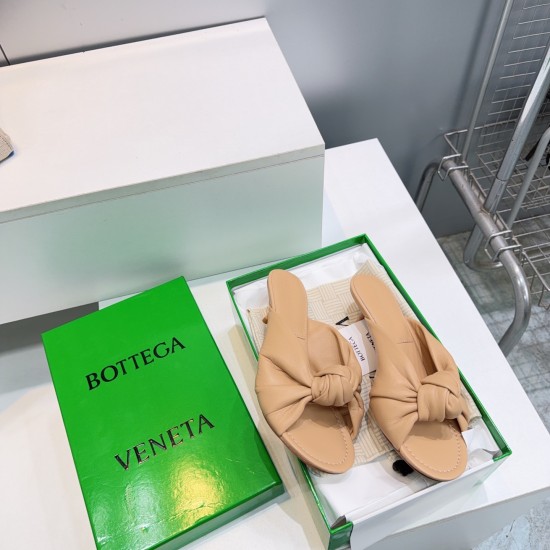 BV Slippers Shoes Best Quality
Women 35-42
