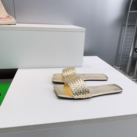 BV Slippers Shoes Best Quality
Women 35-42
