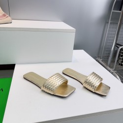 BV Slippers Shoes Best Quality
Women 35-42
