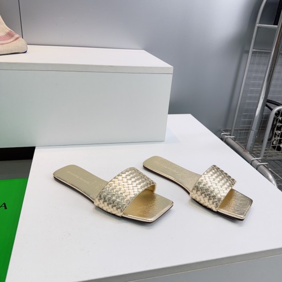 BV Slippers Shoes Best Quality
Women 35-42
