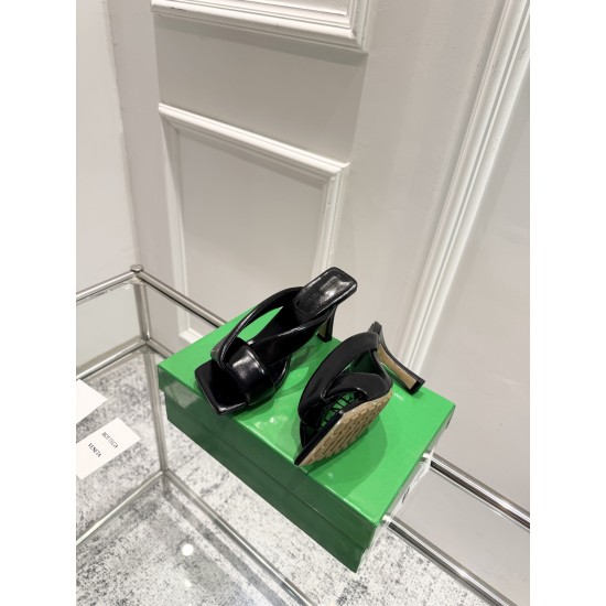BV Slippers Shoes Best Quality
Women 35-42
