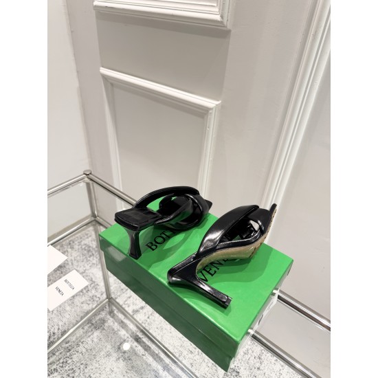 BV Slippers Shoes Best Quality
Women 35-42
