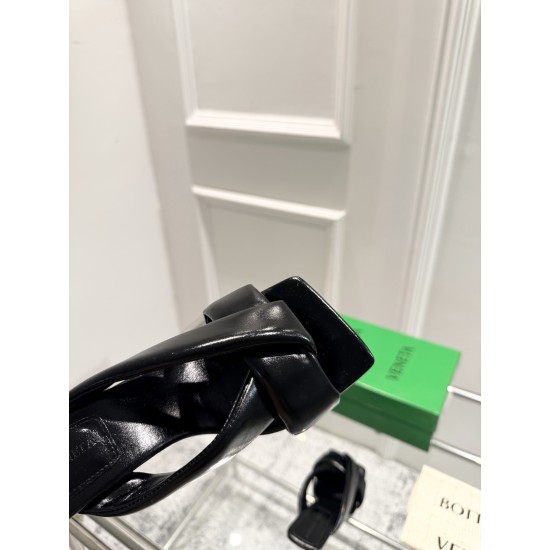 BV Slippers Shoes Best Quality
Women 35-42
