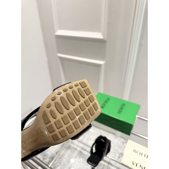 BV Slippers Shoes Best Quality
Women 35-42
