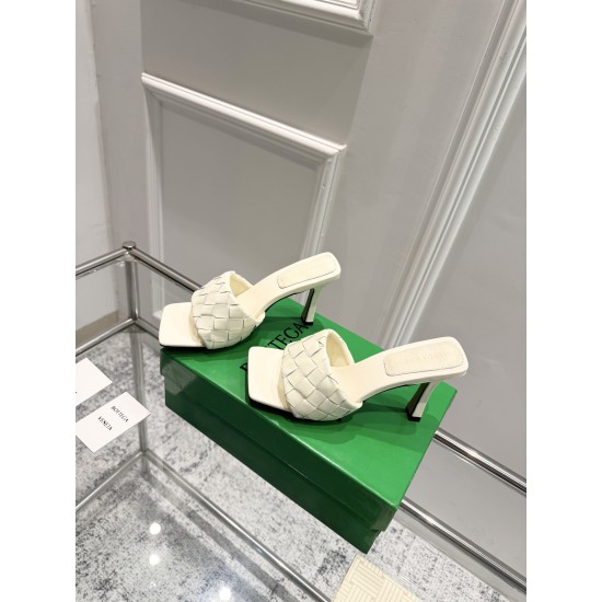 BV Slippers Shoes Best Quality
Women 35-42
