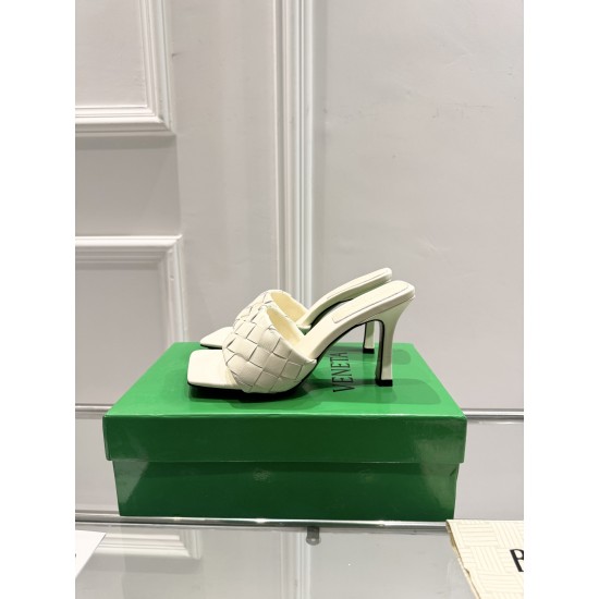 BV Slippers Shoes Best Quality
Women 35-42
