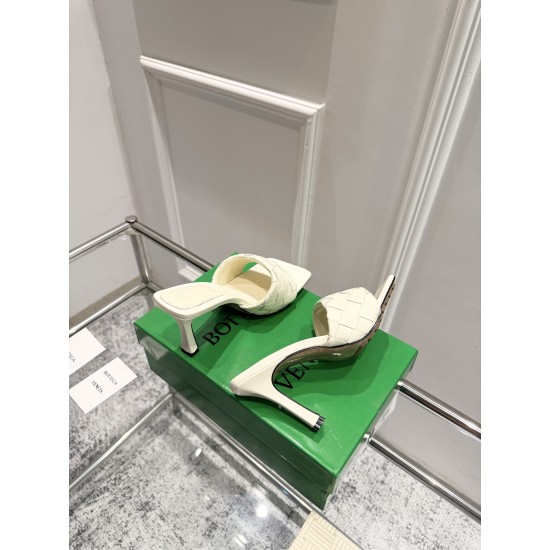 BV Slippers Shoes Best Quality
Women 35-42
