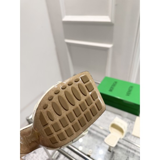 BV Slippers Shoes Best Quality
Women 35-42
