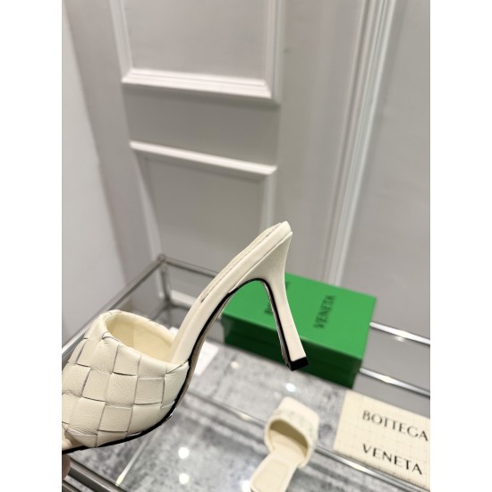 BV Slippers Shoes Best Quality
Women 35-42
