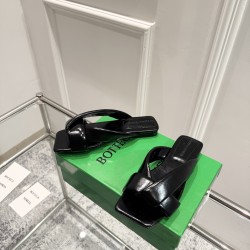 BV Slippers Shoes Best Quality
Women 35-42
