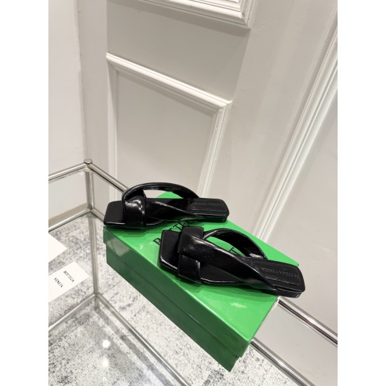 BV Slippers Shoes Best Quality
Women 35-42
