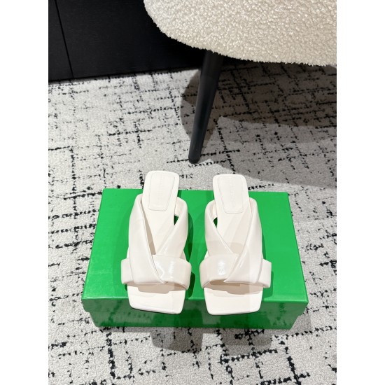 BV Slippers Shoes Best Quality
Women 35-42
