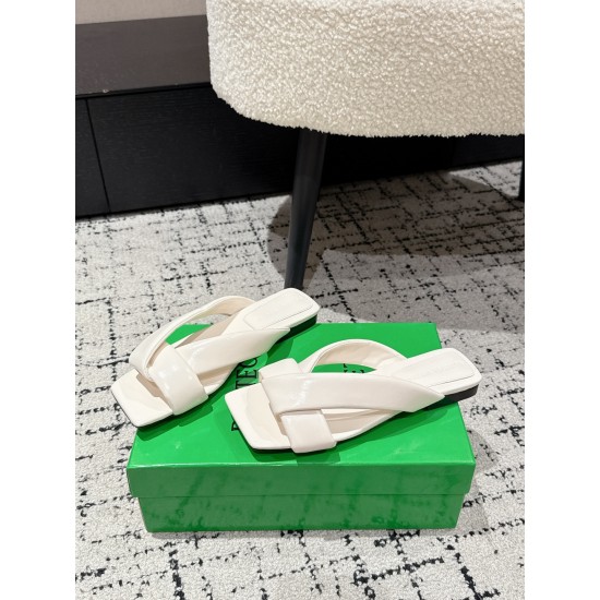BV Slippers Shoes Best Quality
Women 35-42
