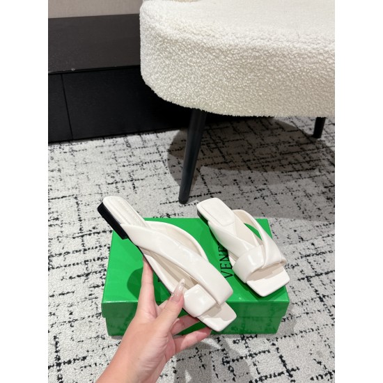 BV Slippers Shoes Best Quality
Women 35-42
