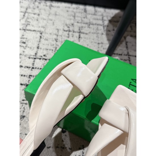 BV Slippers Shoes Best Quality
Women 35-42
