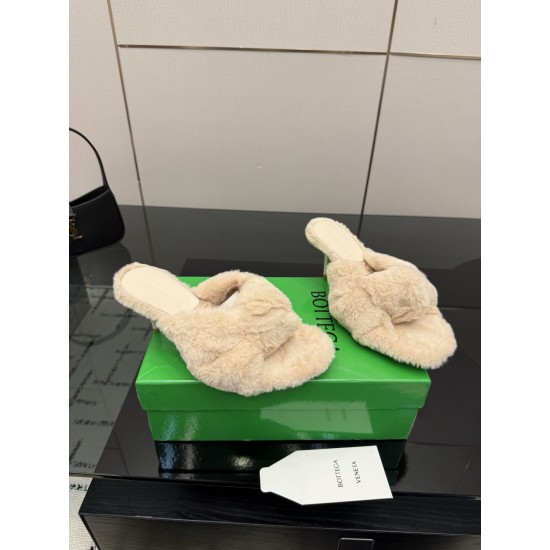 BV Slippers Shoes Best Quality
Women 35-42
