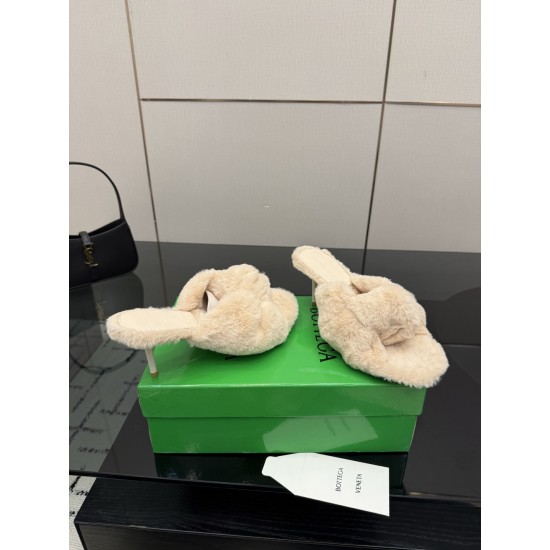 BV Slippers Shoes Best Quality
Women 35-42
