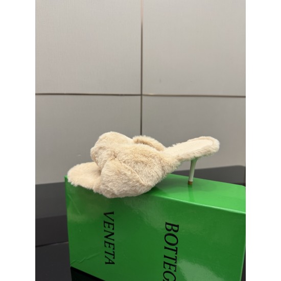 BV Slippers Shoes Best Quality
Women 35-42

