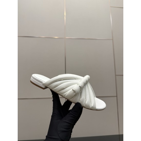 BV Slippers Shoes Best Quality
Women 35-42
