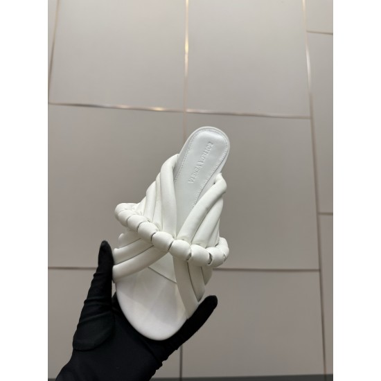 BV Slippers Shoes Best Quality
Women 35-42
