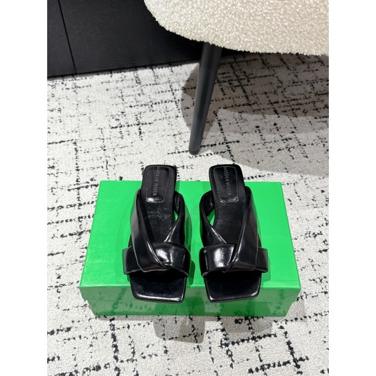 BV Slippers Shoes Best Quality
Women 35-42
