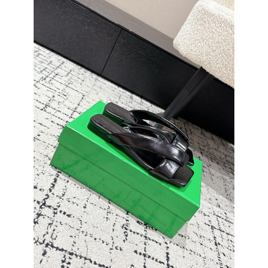 BV Slippers Shoes Best Quality
Women 35-42
