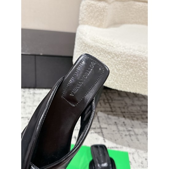 BV Slippers Shoes Best Quality
Women 35-42
